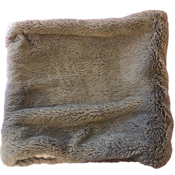 Soft and cozy neck scarf cream and tan circle scarf - Picture 7 of 9